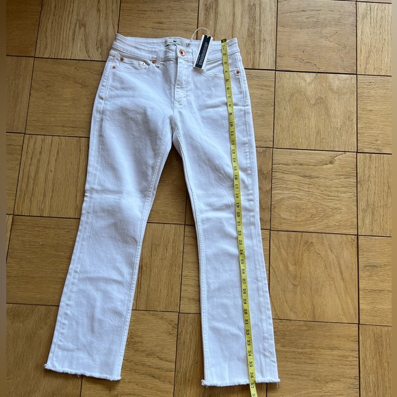 Vineyard Vines Jamie High-Rise Kick Flare Jean - Picture 4 of 9